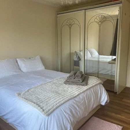 Single And Doubles Rooms Close To Central Лондон Экстерьер фото