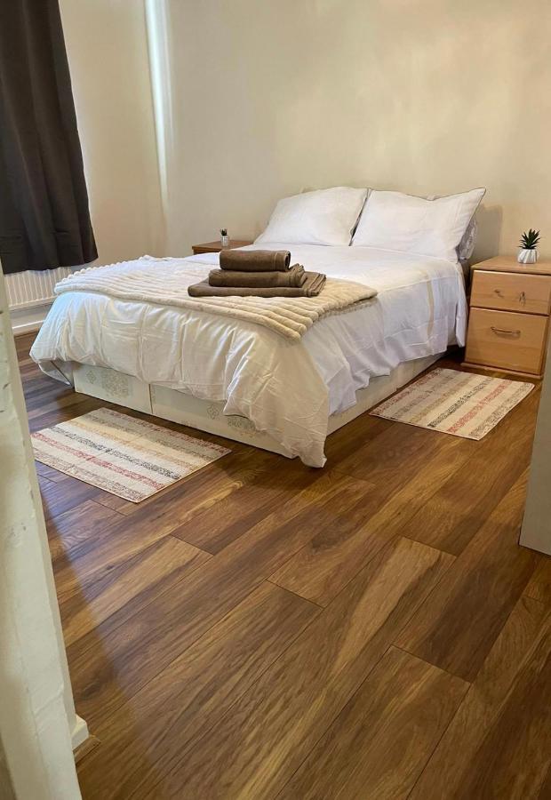 Single And Doubles Rooms Close To Central Лондон Экстерьер фото