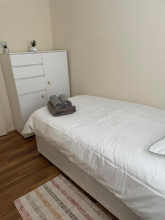 Single And Doubles Rooms Close To Central Лондон Экстерьер фото