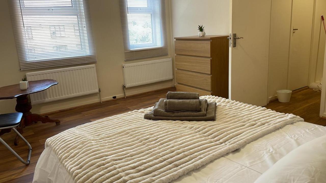 Single And Doubles Rooms Close To Central Лондон Экстерьер фото