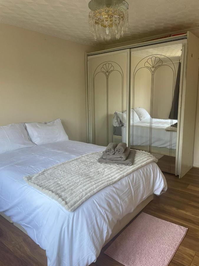 Single And Doubles Rooms Close To Central Лондон Экстерьер фото
