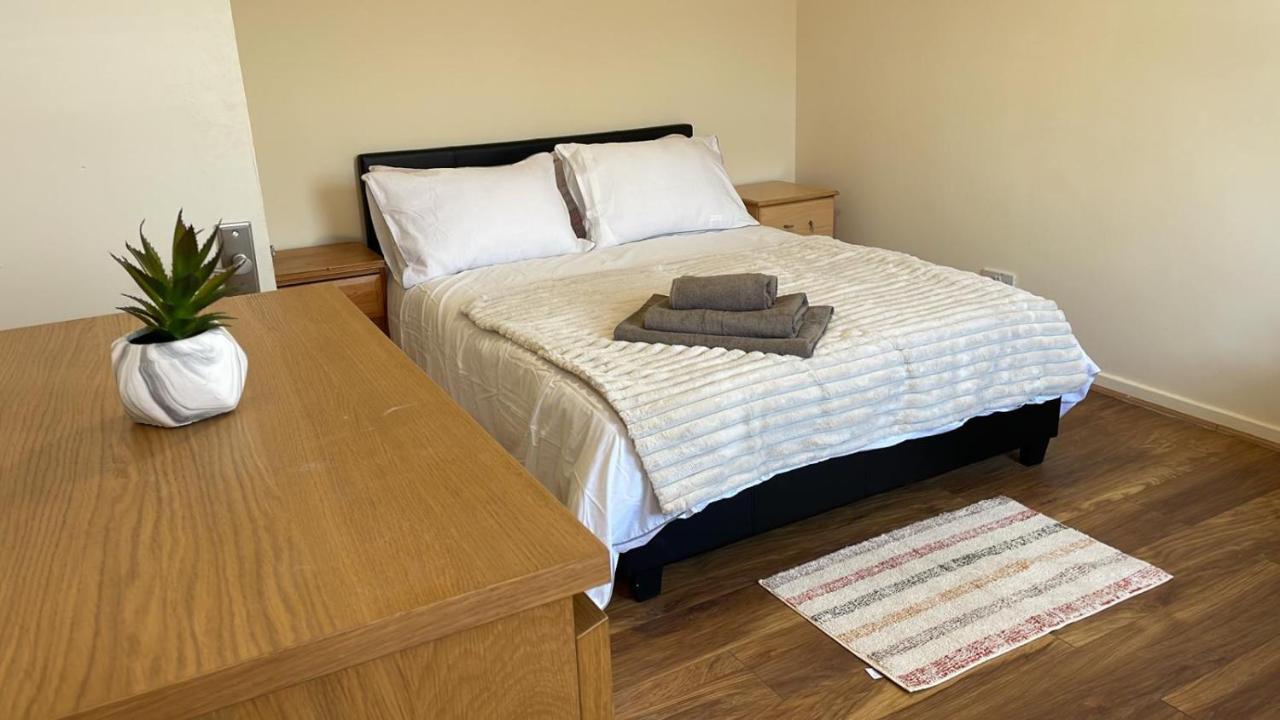 Single And Doubles Rooms Close To Central Лондон Экстерьер фото