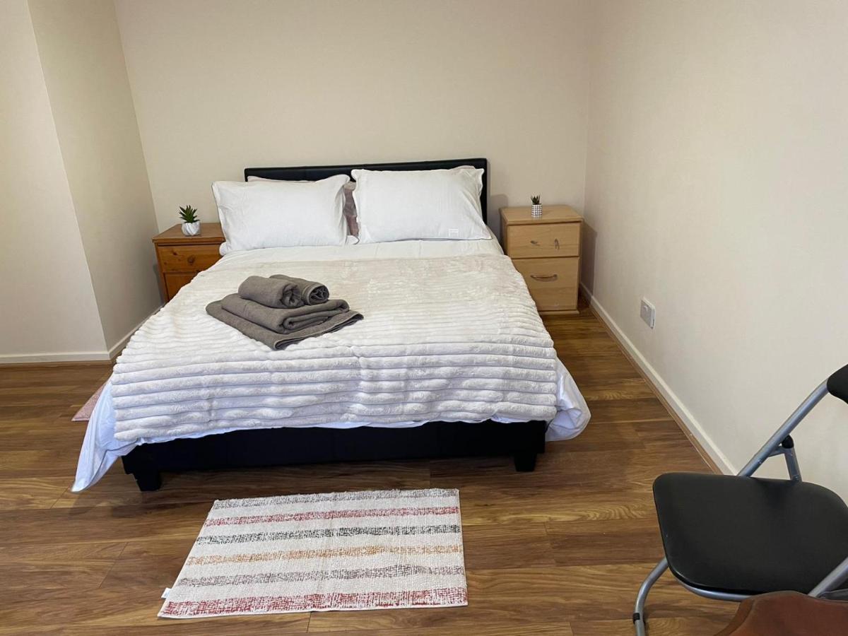 Single And Doubles Rooms Close To Central Лондон Экстерьер фото