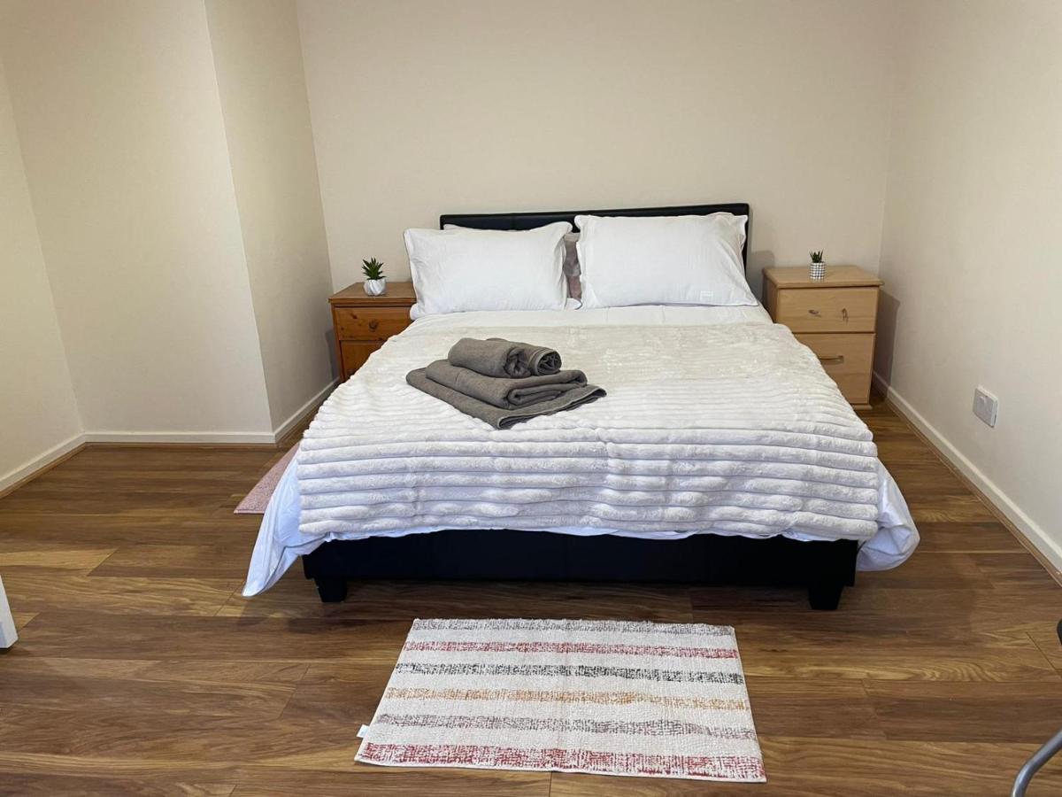Single And Doubles Rooms Close To Central Лондон Экстерьер фото