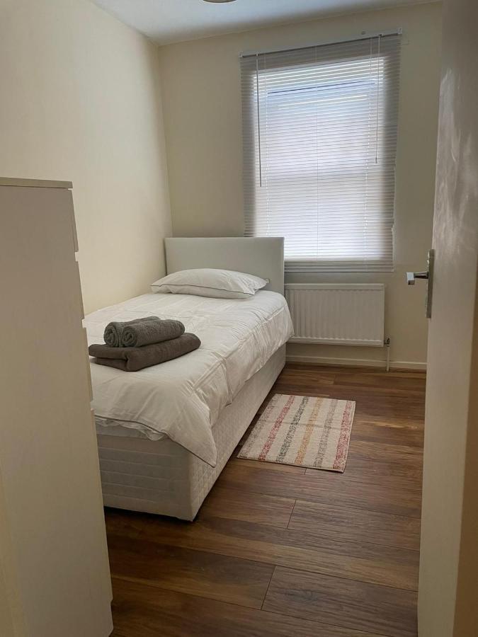 Single And Doubles Rooms Close To Central Лондон Экстерьер фото