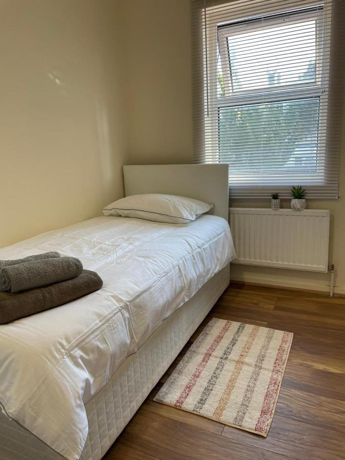 Single And Doubles Rooms Close To Central Лондон Экстерьер фото