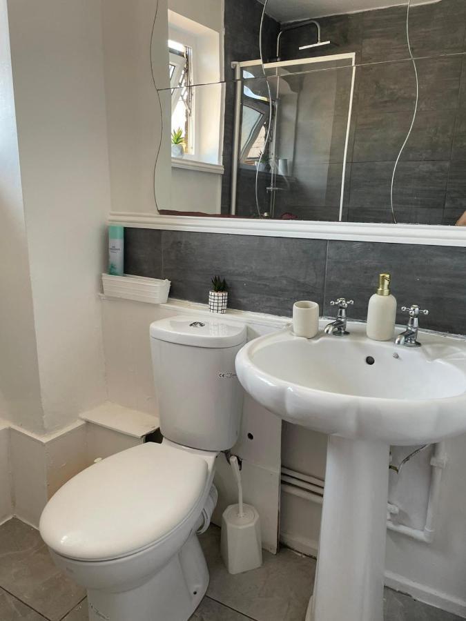 Single And Doubles Rooms Close To Central Лондон Экстерьер фото